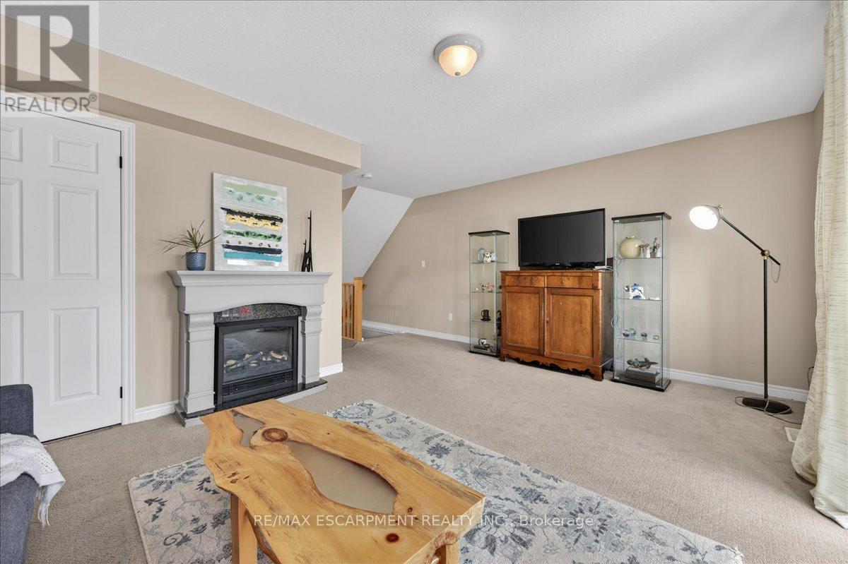 614B Woodlawn Road E, Guelph, ON - Indoor With Fireplace