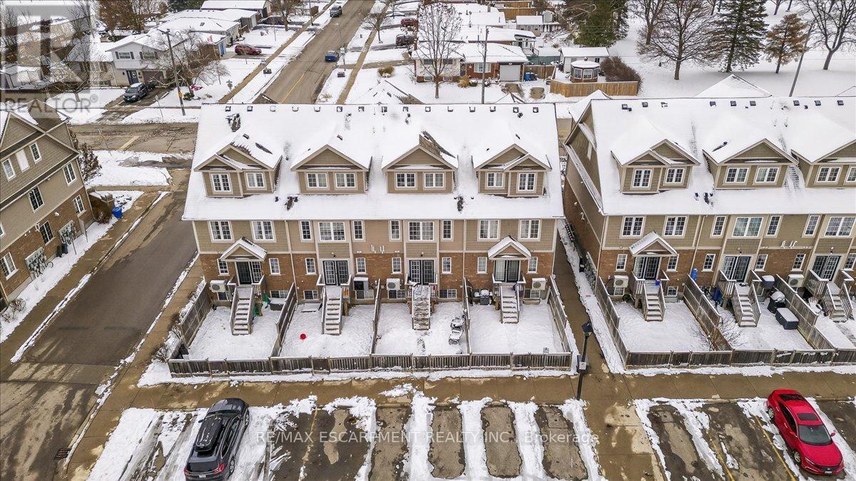 614B Woodlawn Road E, Guelph, ON - Outdoor