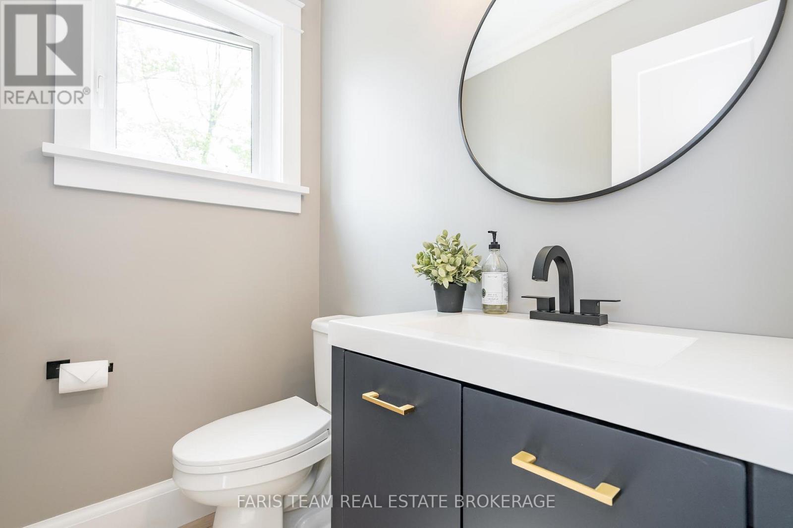 8 Malta Crescent, Springwater, ON - Indoor Photo Showing Bathroom