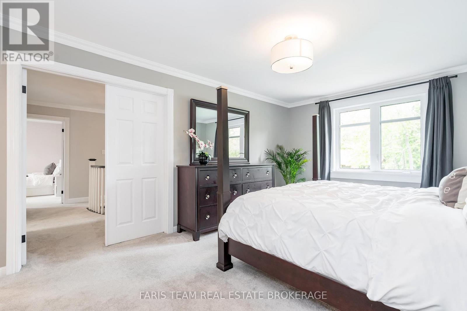 8 Malta Crescent, Springwater, ON - Indoor Photo Showing Bedroom