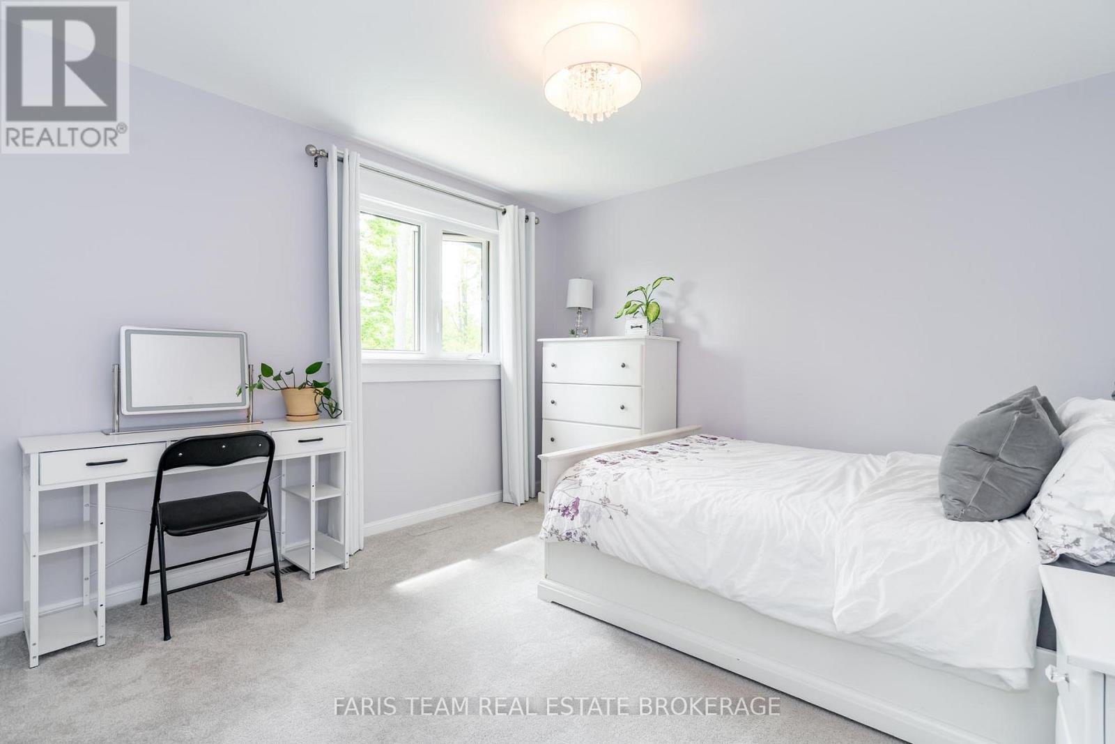 8 Malta Crescent, Springwater, ON - Indoor Photo Showing Bedroom