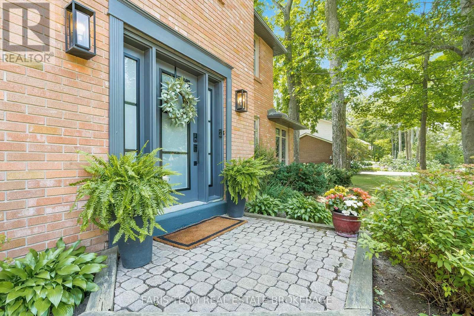 8 Malta Crescent, Springwater, ON - Outdoor With Exterior