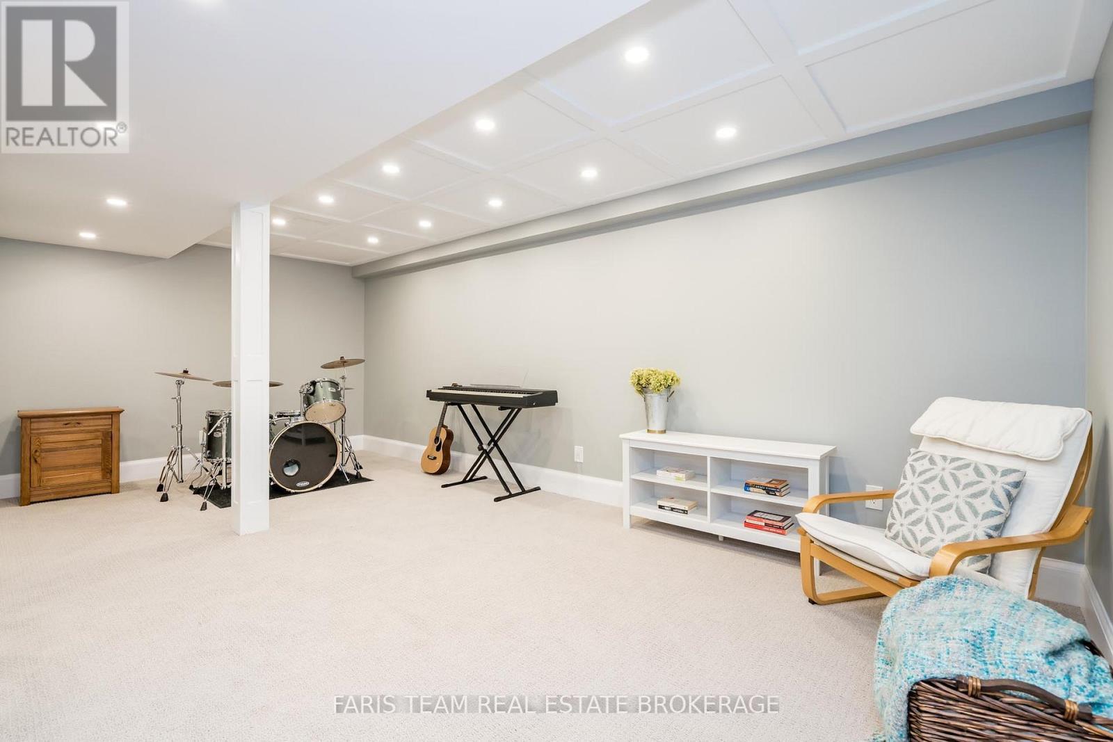 8 Malta Crescent, Springwater, ON - Indoor