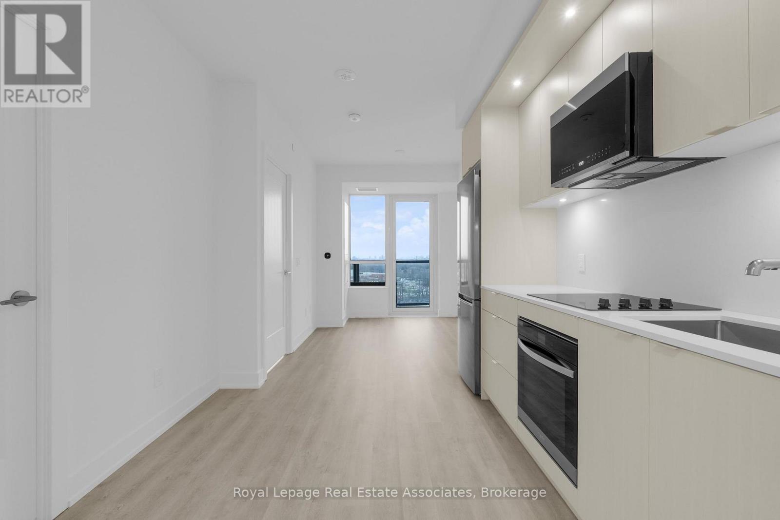 1014 - 60 Central Park Roadway, Toronto, ON - Indoor Photo Showing Kitchen