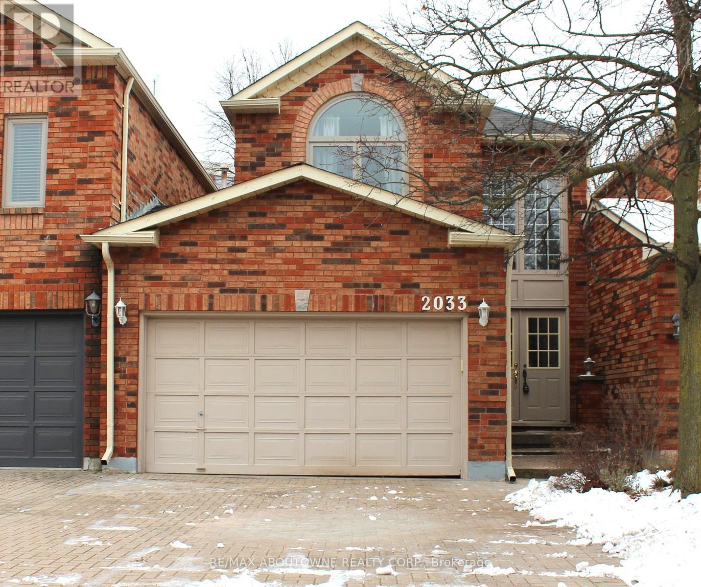 3 car parking - 2033 Lumberman Lane, Oakville, ON - Outdoor