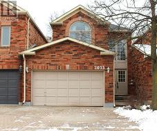 2033 LUMBERMAN LANE Oakville, ON L6M 2Z1