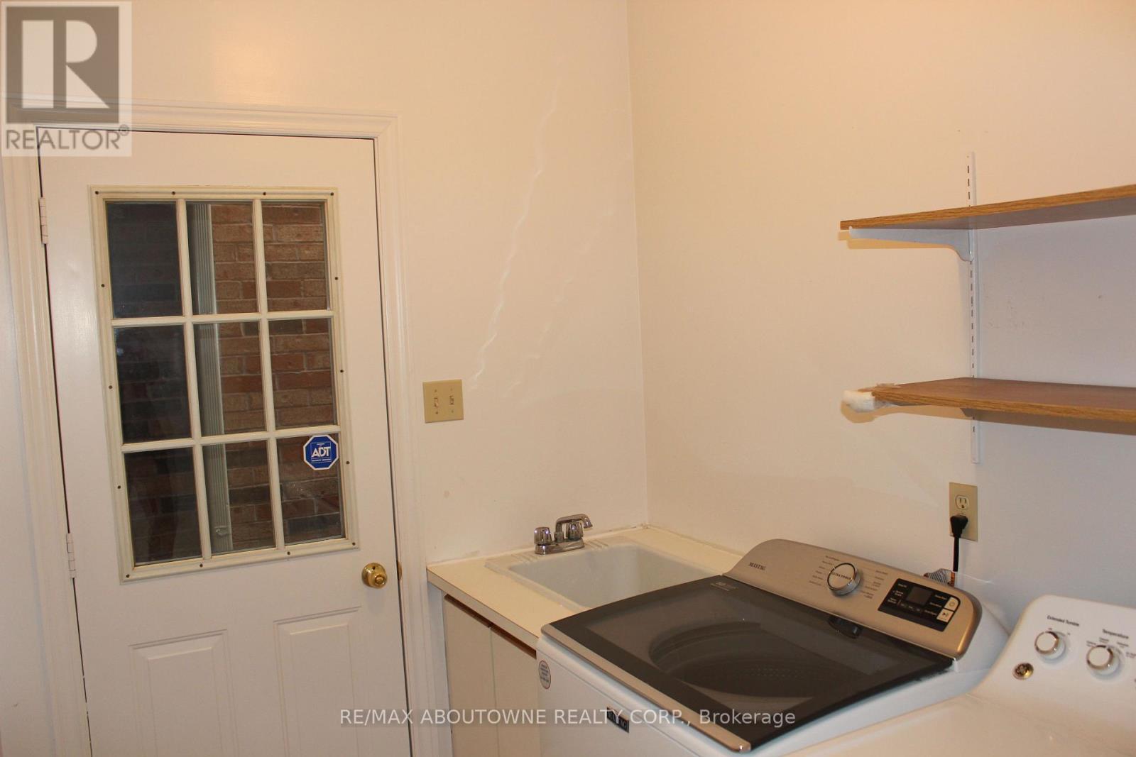 Side door to backyard - 2033 Lumberman Lane, Oakville, ON - Indoor Photo Showing Laundry Room