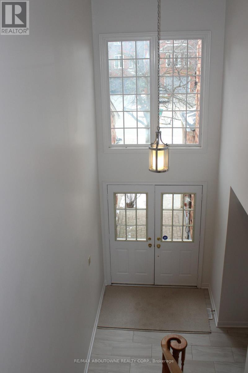 Second floor view of the entrance - 2033 Lumberman Lane, Oakville, ON - Indoor Photo Showing Other Room
