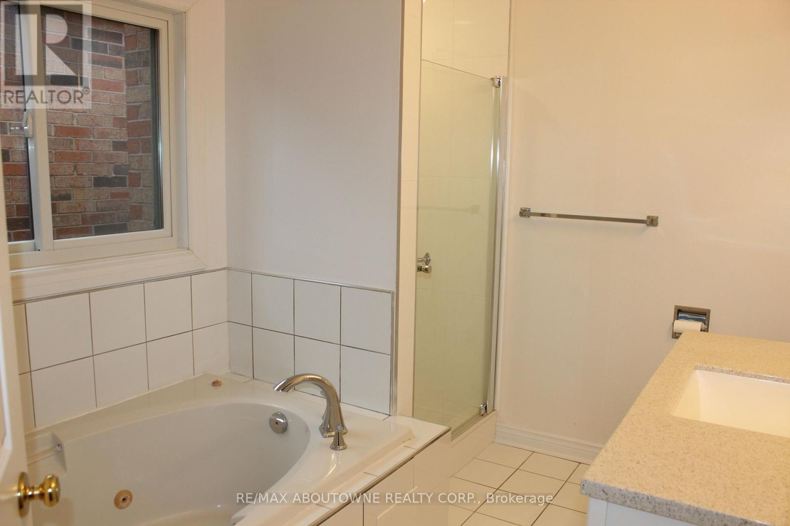 Master ensuite - 2033 Lumberman Lane, Oakville, ON - Indoor Photo Showing Bathroom