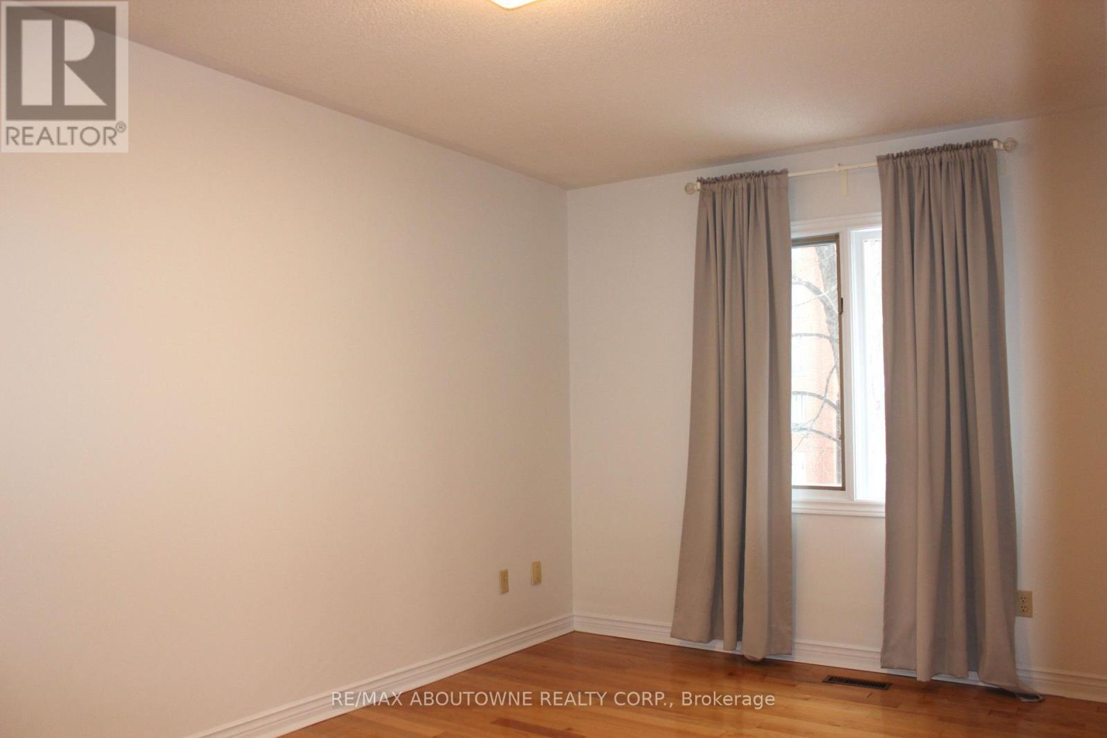 Bedroom 2 -spacious - 2033 Lumberman Lane, Oakville, ON - Indoor Photo Showing Other Room