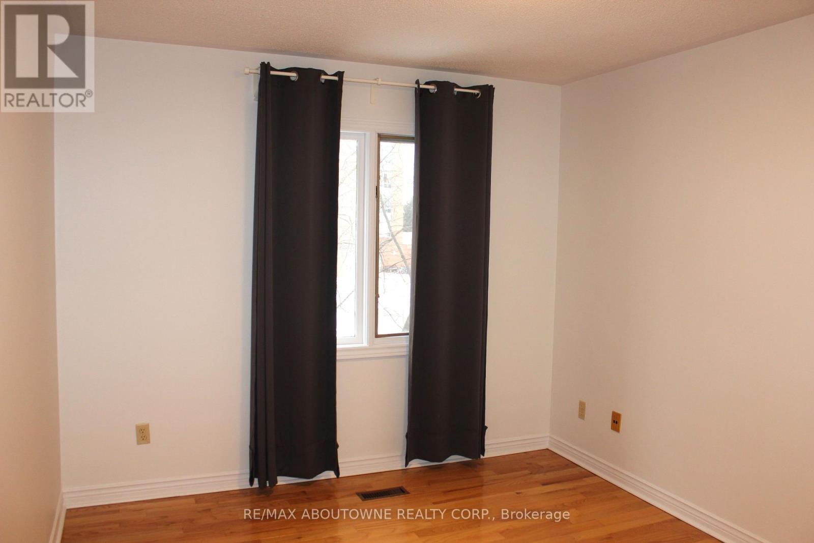 Bedroom 3 - 2033 Lumberman Lane, Oakville, ON - Indoor Photo Showing Other Room