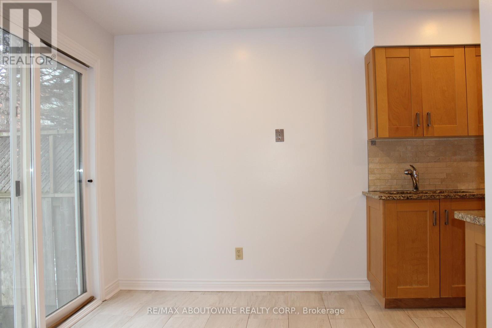 Eat in Kitchen - 2033 Lumberman Lane, Oakville, ON - Indoor Photo Showing Other Room