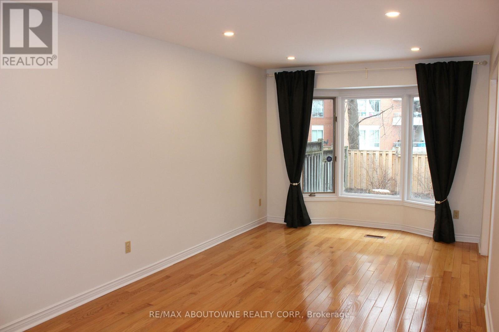 Dining/Living room - 2033 Lumberman Lane, Oakville, ON - Indoor Photo Showing Other Room