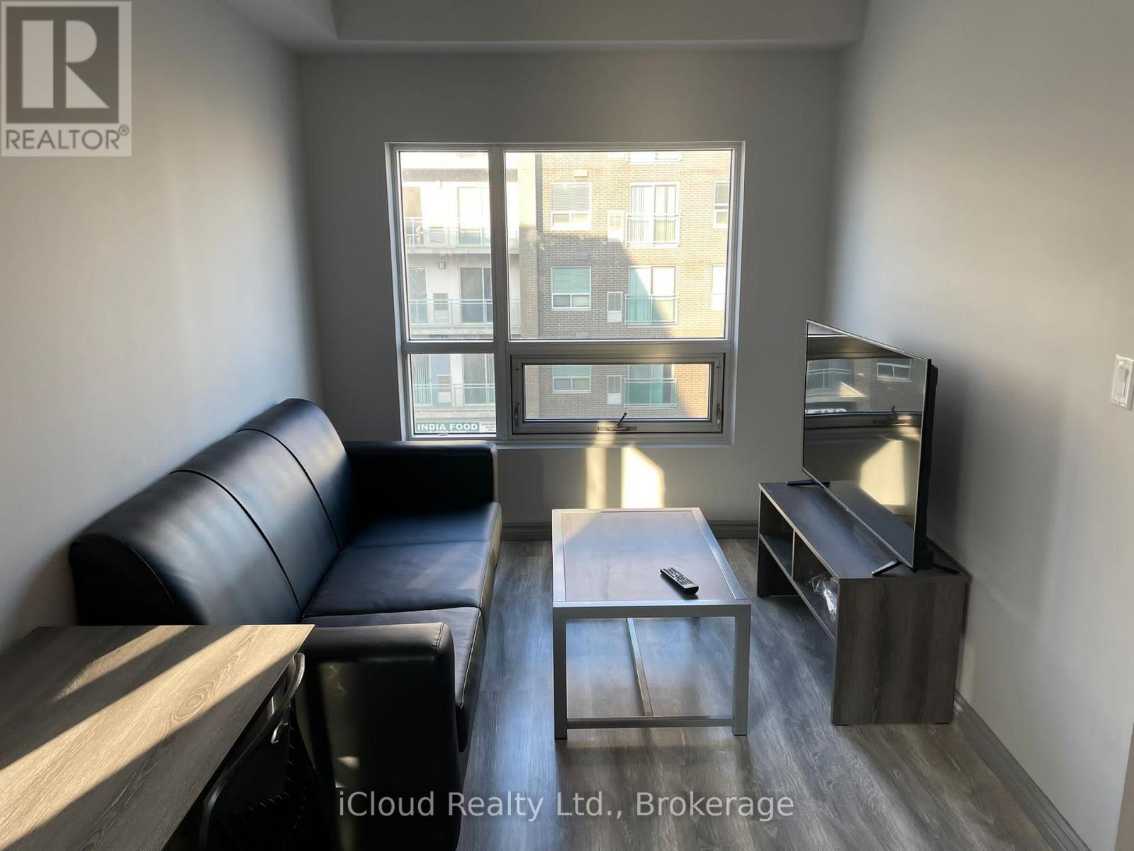 H401 - 275 Larch Street, Waterloo, ON - Indoor Photo Showing Living Room