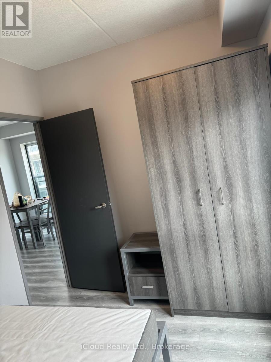 H401 - 275 Larch Street, Waterloo, ON - Indoor Photo Showing Other Room