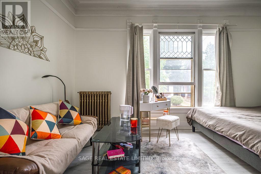 95-97 Fairholt Road S, Hamilton, ON - Indoor Photo Showing Bedroom