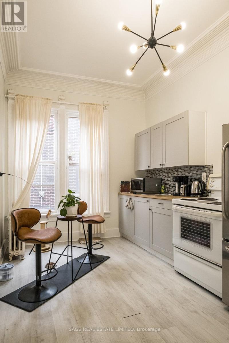 95-97 Fairholt Road S, Hamilton, ON - Indoor Photo Showing Kitchen