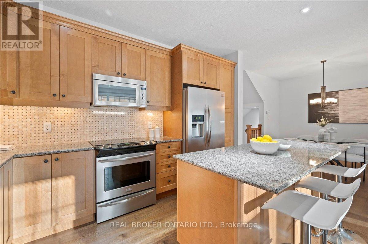 22 - 435 Winchester Drive, Waterloo, ON - Indoor Photo Showing Kitchen With Upgraded Kitchen