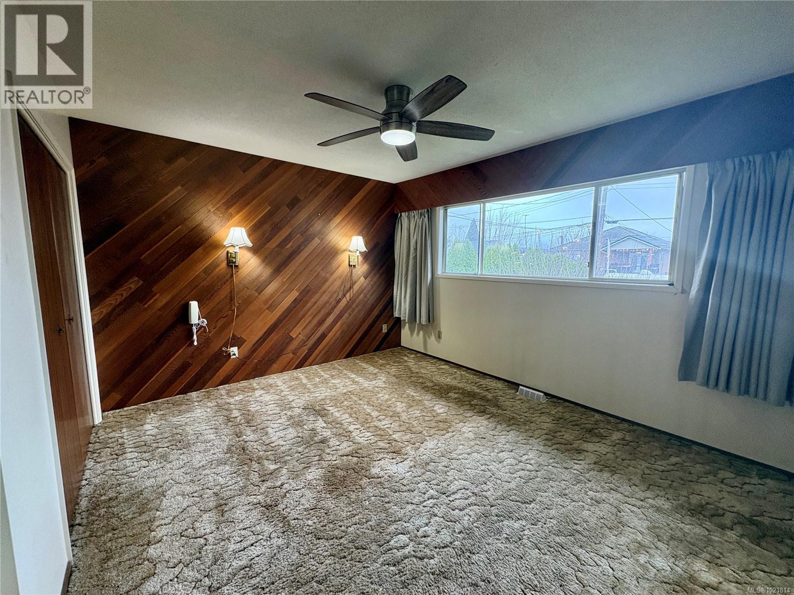 Spare room with wooden walls, a textured ceiling, and a ceiling fan - 2738 14Th Ave, Port Alberni, BC - Indoor Photo Showing Other Room