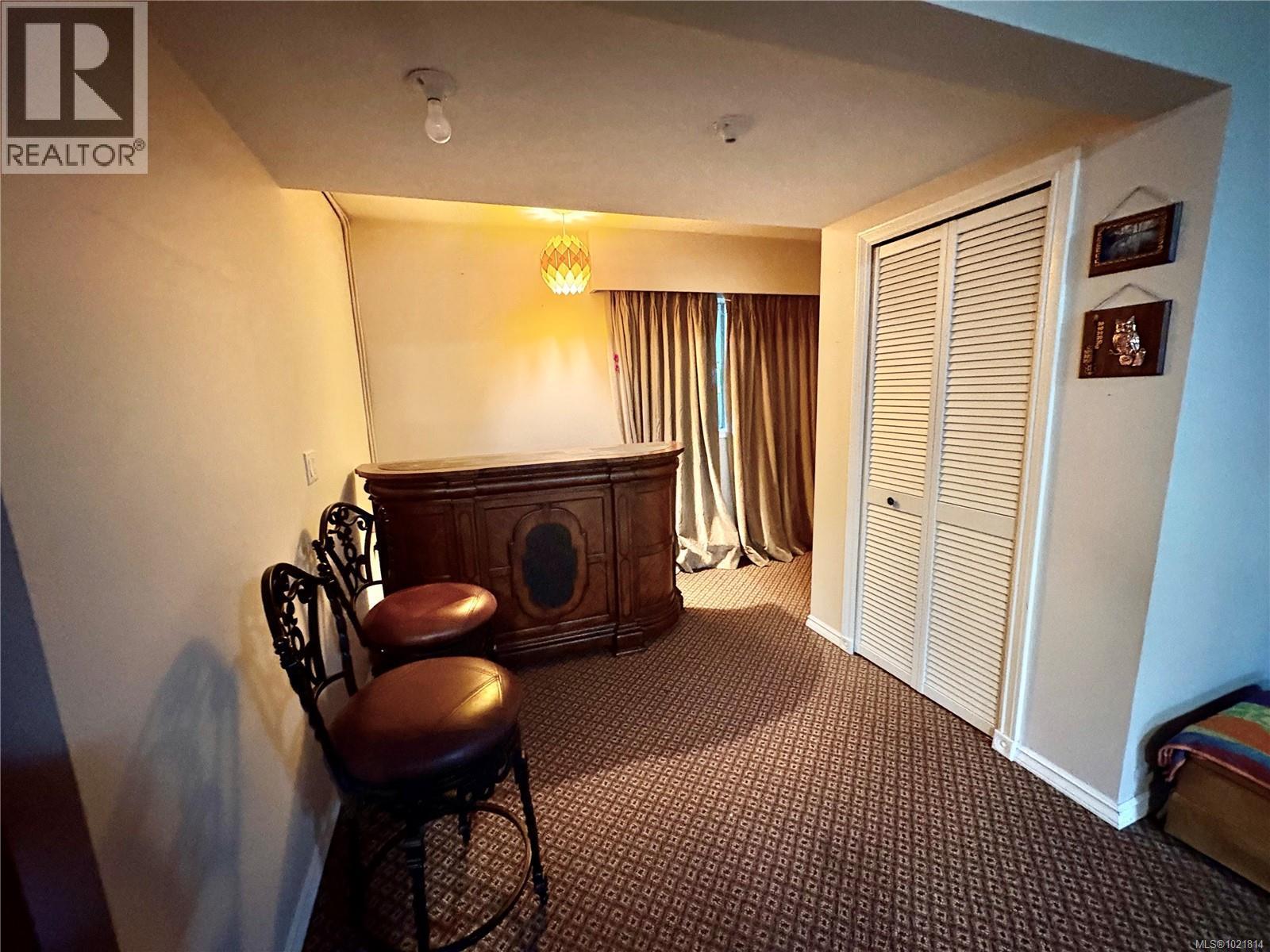 Sitting room with dark colored carpet and baseboards - 2738 14Th Ave, Port Alberni, BC - Indoor Photo Showing Other Room