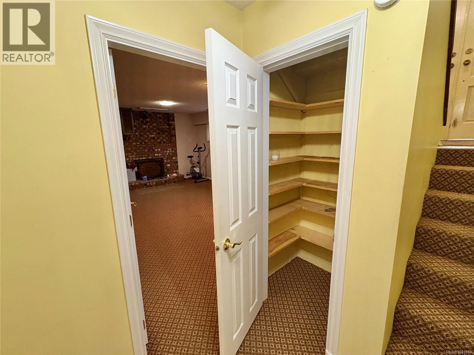 View of pantry - 2738 14Th Ave, Port Alberni, BC - Indoor Photo Showing Other Room