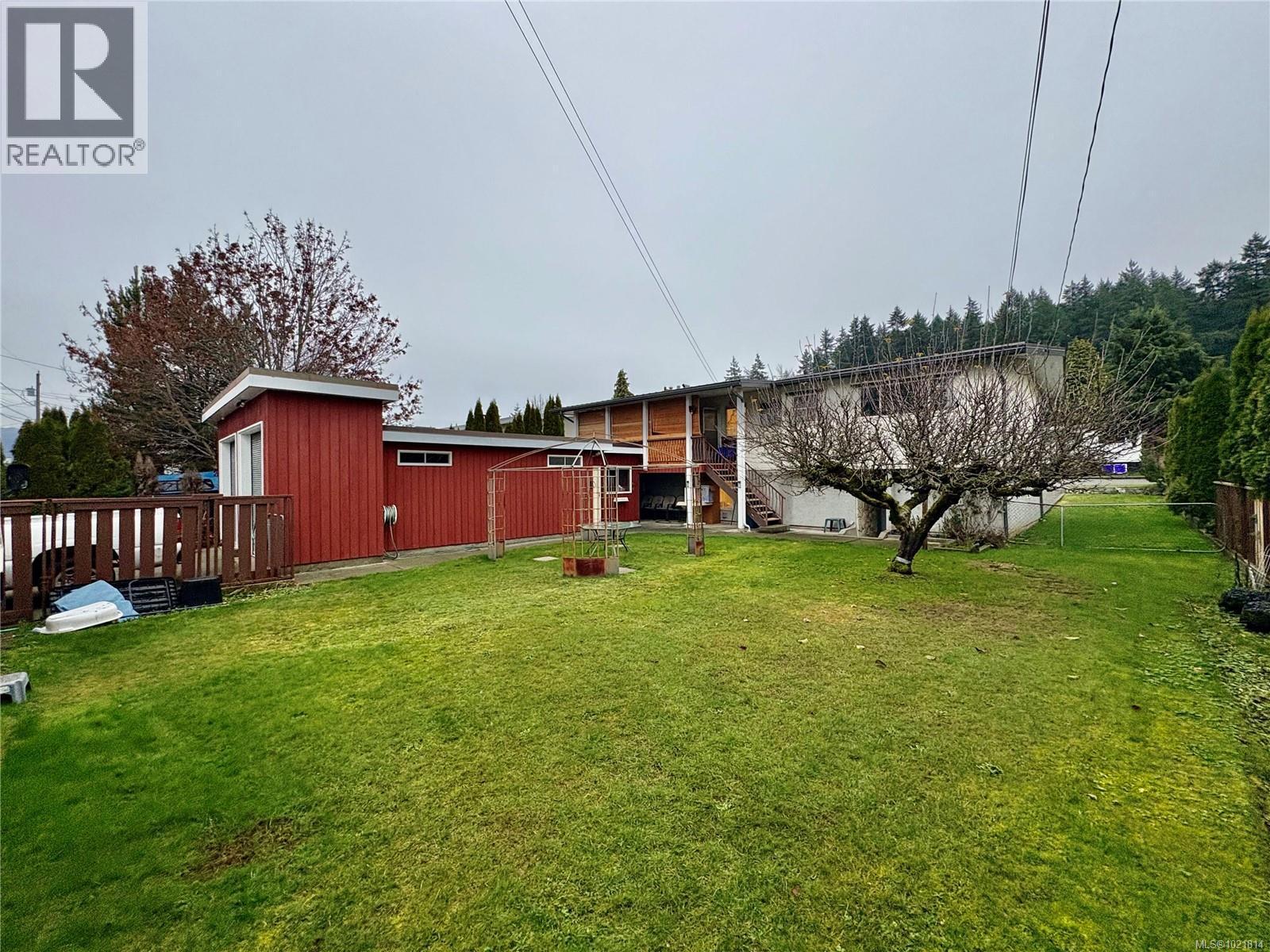 View of yard featuring an outbuilding - 2738 14Th Ave, Port Alberni, BC - Outdoor