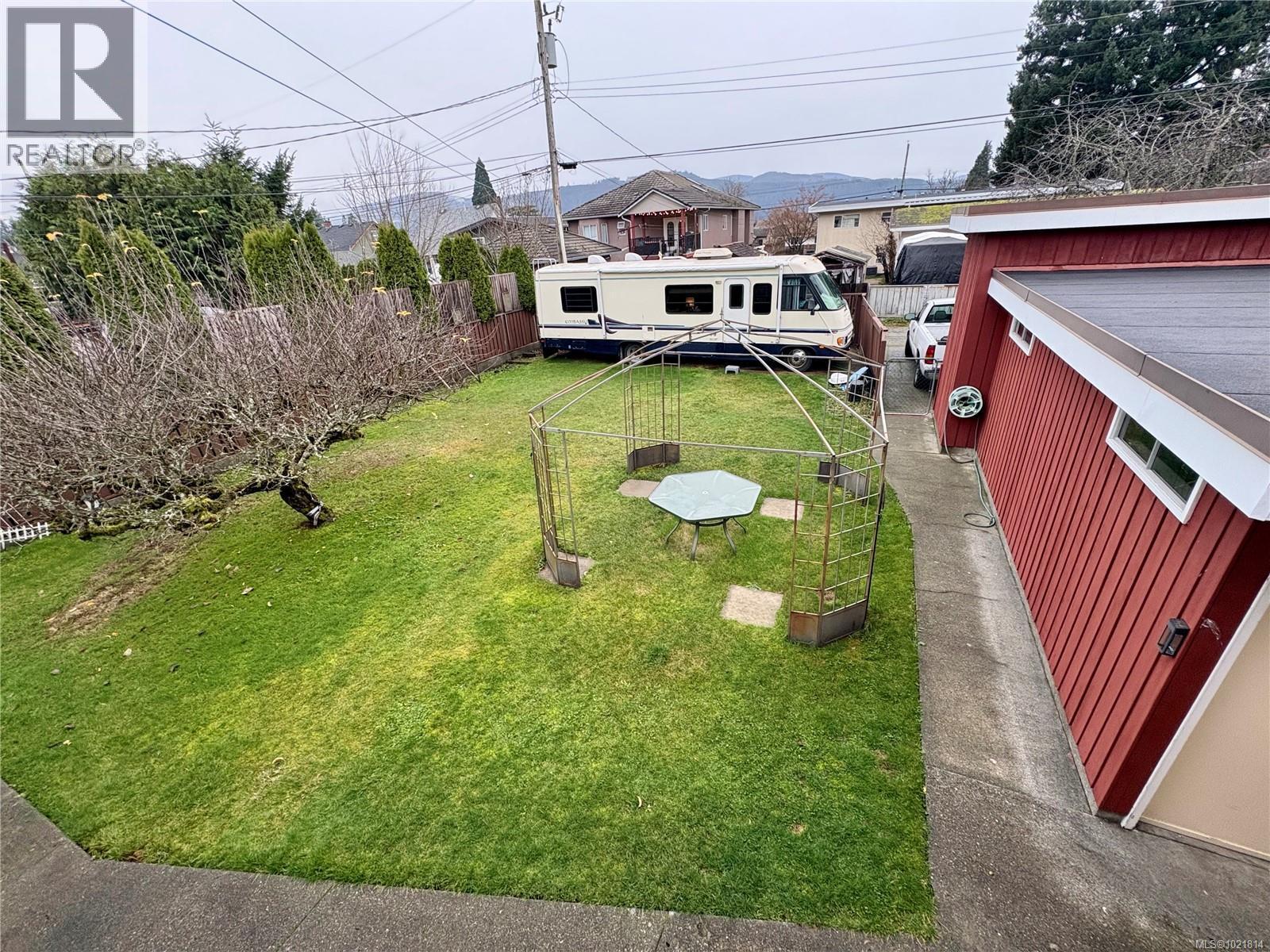 View of yard - 2738 14Th Ave, Port Alberni, BC - Outdoor
