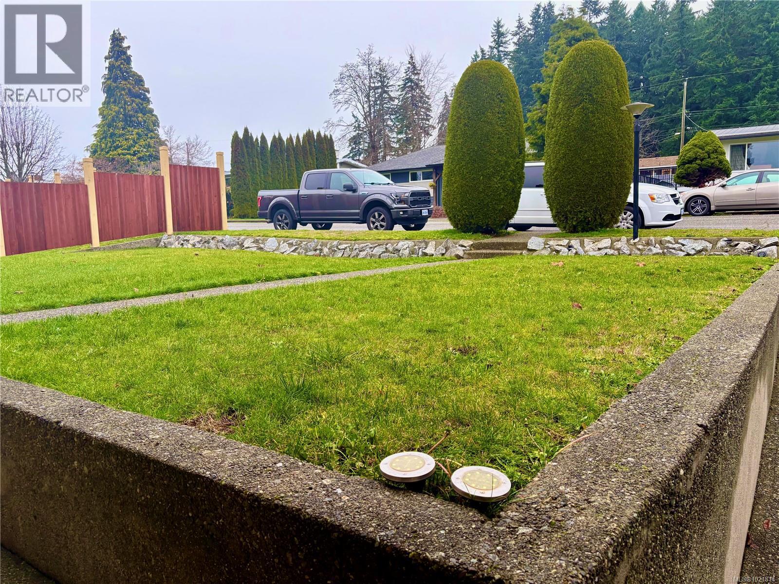 View of yard - 2738 14Th Ave, Port Alberni, BC - Outdoor