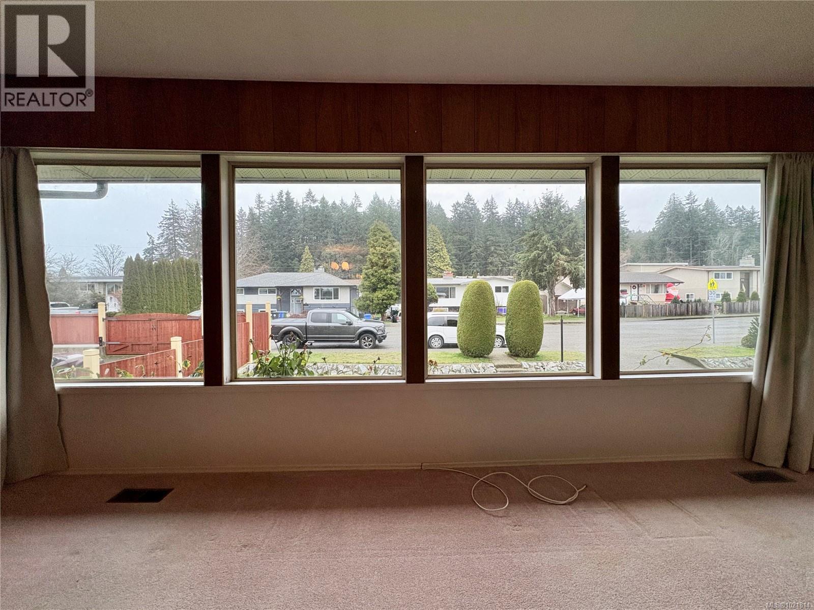 Spare room featuring carpet flooring, healthy amount of natural light, and a residential view - 2738 14Th Ave, Port Alberni, BC - Indoor Photo Showing Other Room