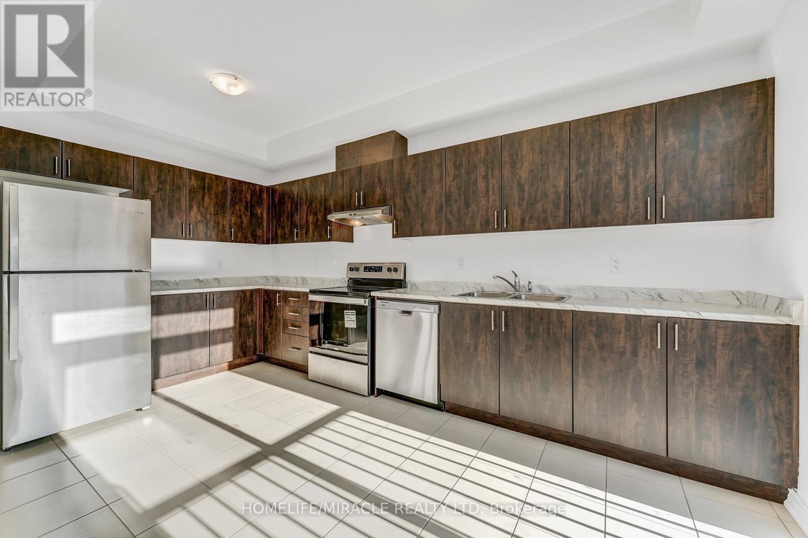 117 Stocks Avenue, Southgate, ON - Indoor Photo Showing Kitchen