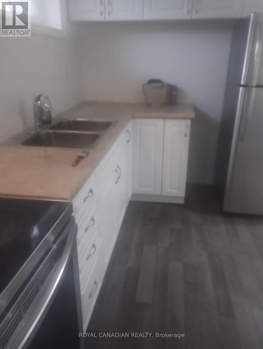 116 Golden Boulevard E, Welland, ON - Indoor Photo Showing Kitchen