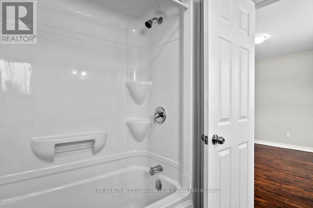 87 Kanvers Way, Greater Napanee (Greater Napanee), ON - Indoor Photo Showing Bathroom