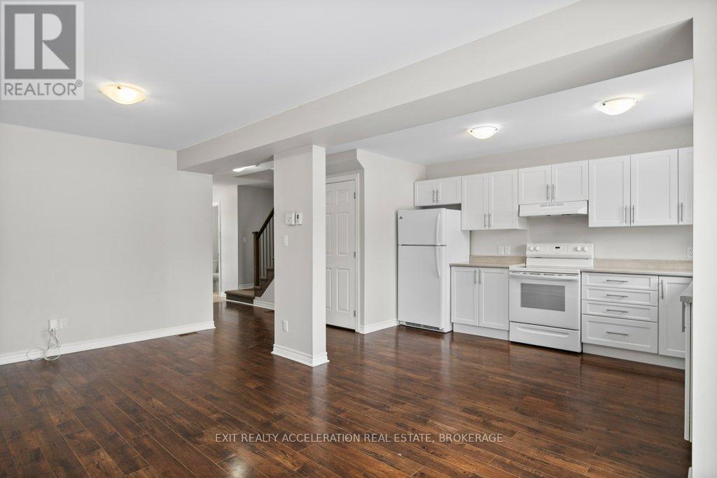 87 Kanvers Way, Greater Napanee (Greater Napanee), ON - Indoor Photo Showing Kitchen