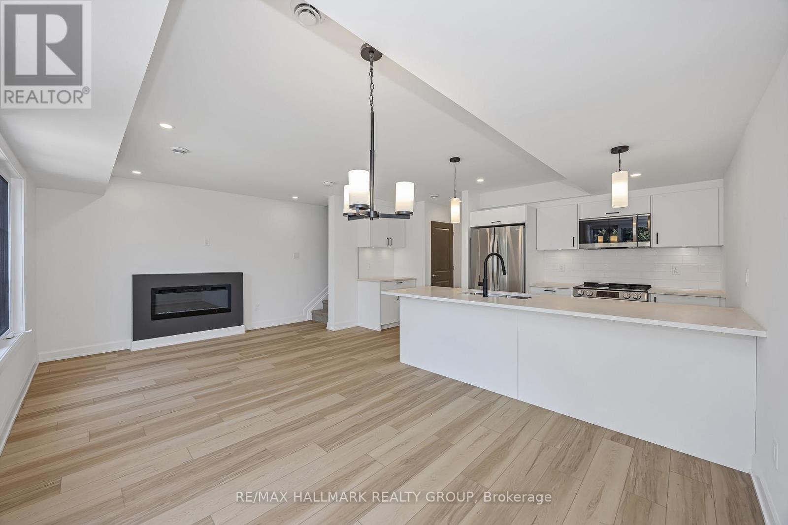 6104 Renaud Rd, Ottawa, ON - Indoor Photo Showing Other Room