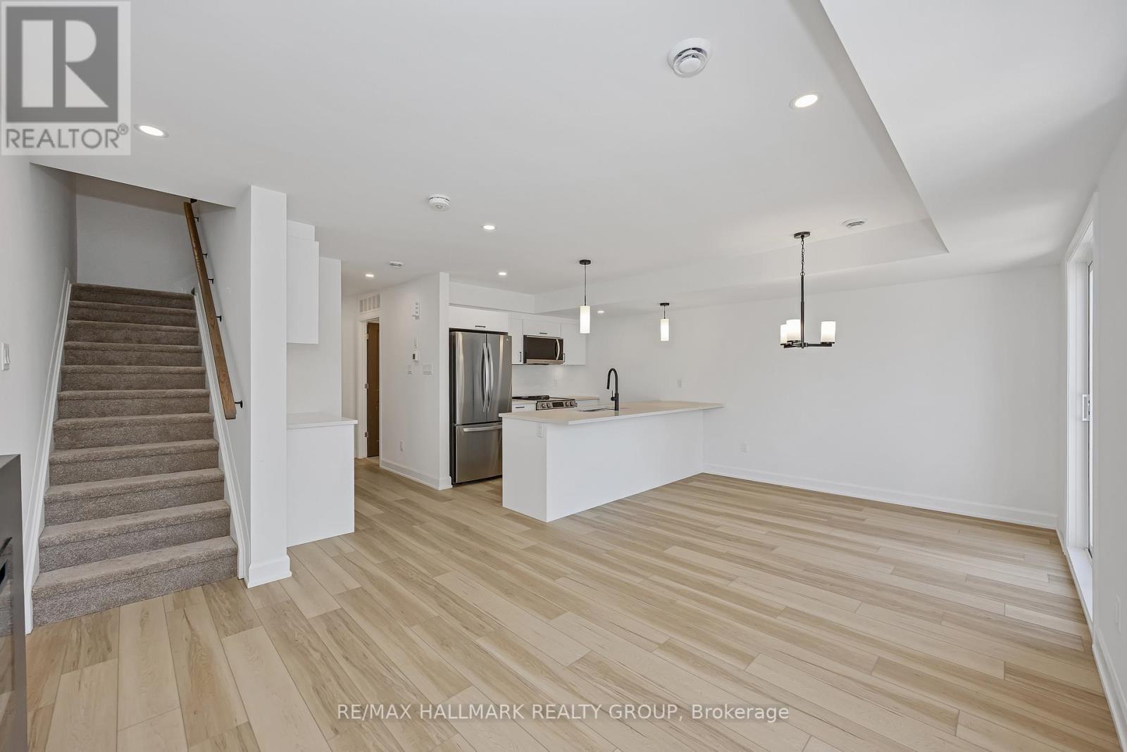 6104 Renaud Rd, Ottawa, ON - Indoor Photo Showing Kitchen