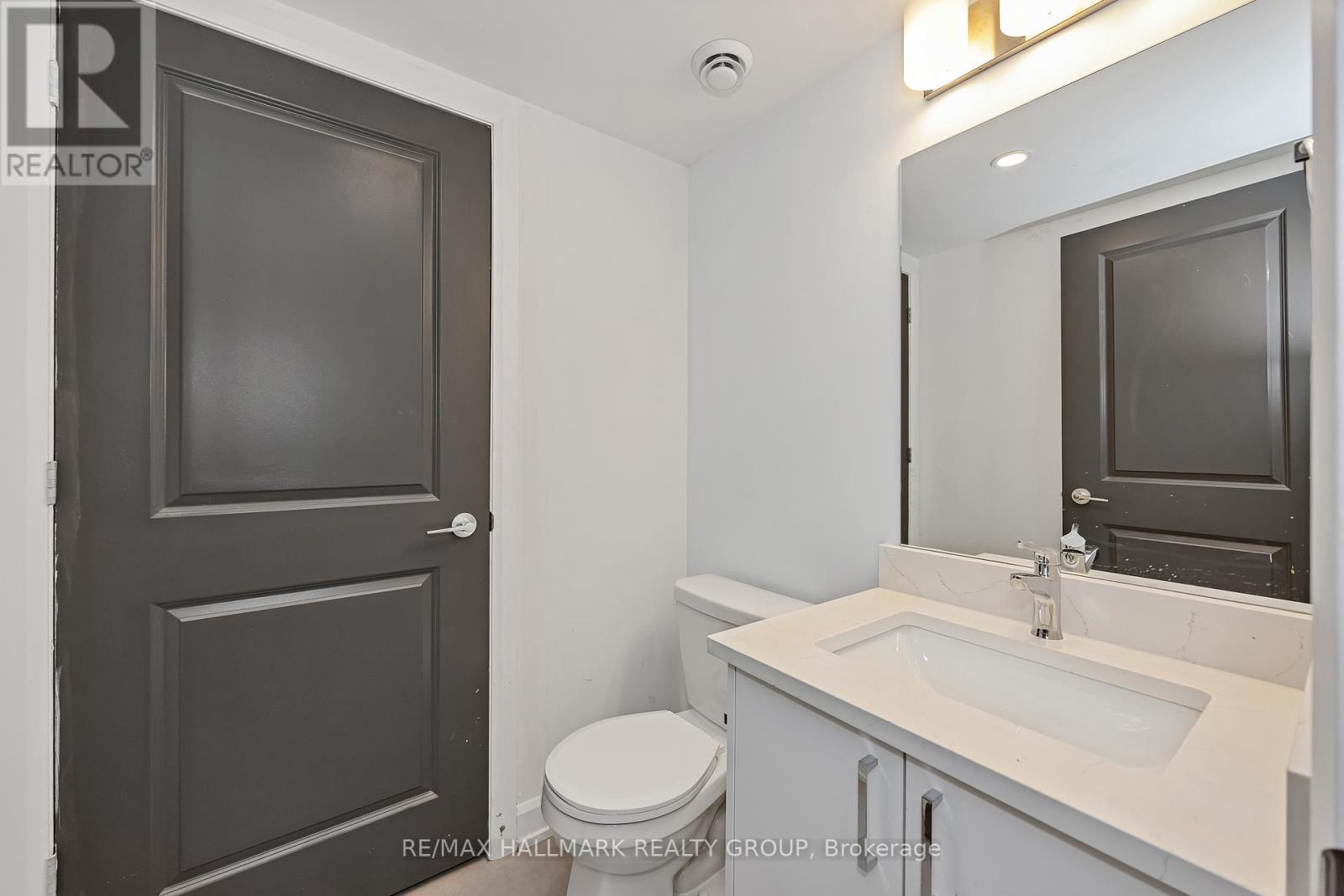 6104 Renaud Rd, Ottawa, ON - Indoor Photo Showing Bathroom