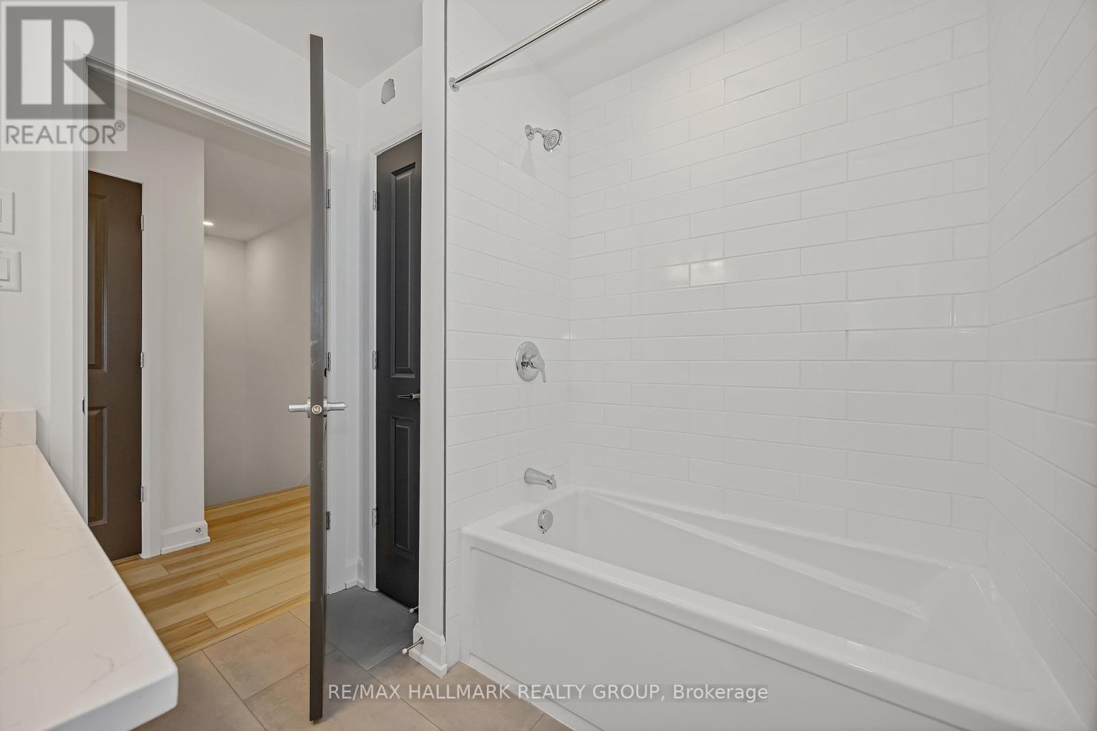 6104 Renaud Rd, Ottawa, ON - Indoor Photo Showing Bathroom