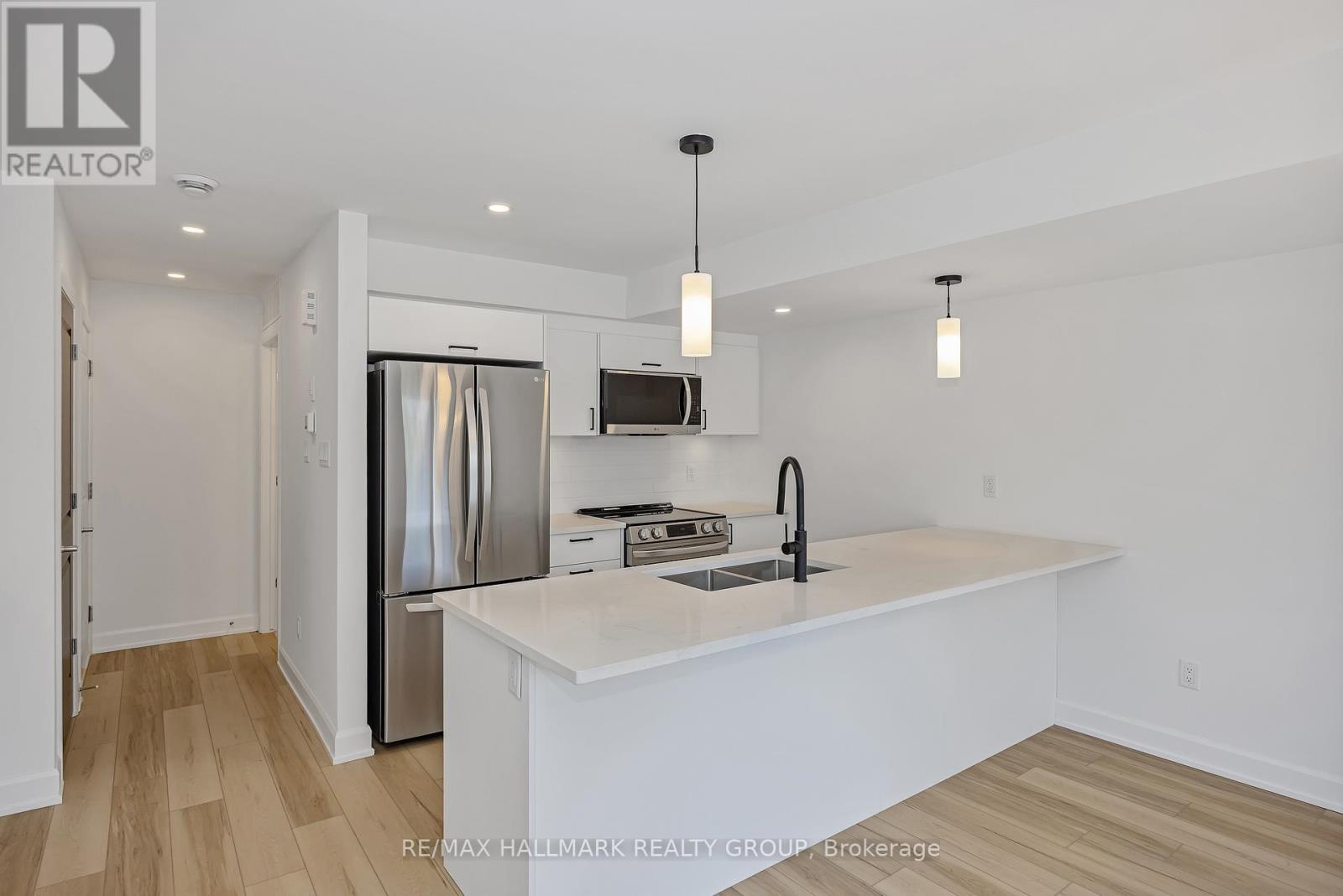 6104 Renaud Rd, Ottawa, ON - Indoor Photo Showing Kitchen With Stainless Steel Kitchen With Double Sink With Upgraded Kitchen
