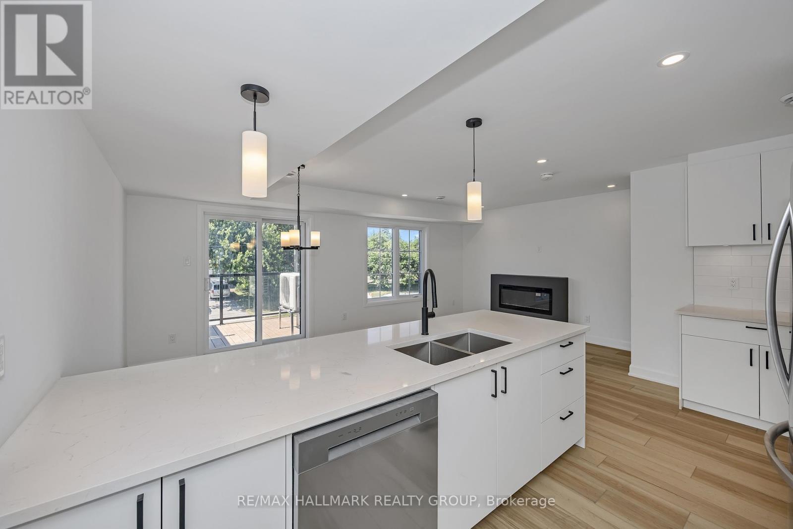 6104 Renaud Rd, Ottawa, ON - Indoor Photo Showing Kitchen With Double Sink