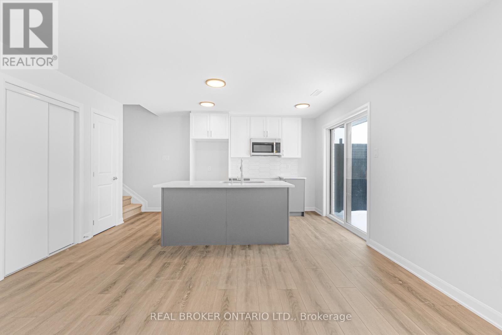 10 - 301 Glenroy Gilbert Drive, Ottawa, ON - Indoor Photo Showing Kitchen