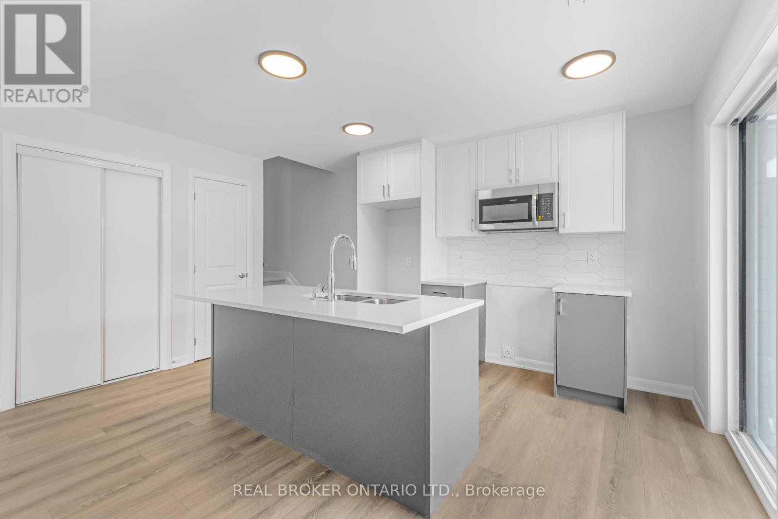 10 - 301 Glenroy Gilbert Drive, Ottawa, ON - Indoor Photo Showing Kitchen