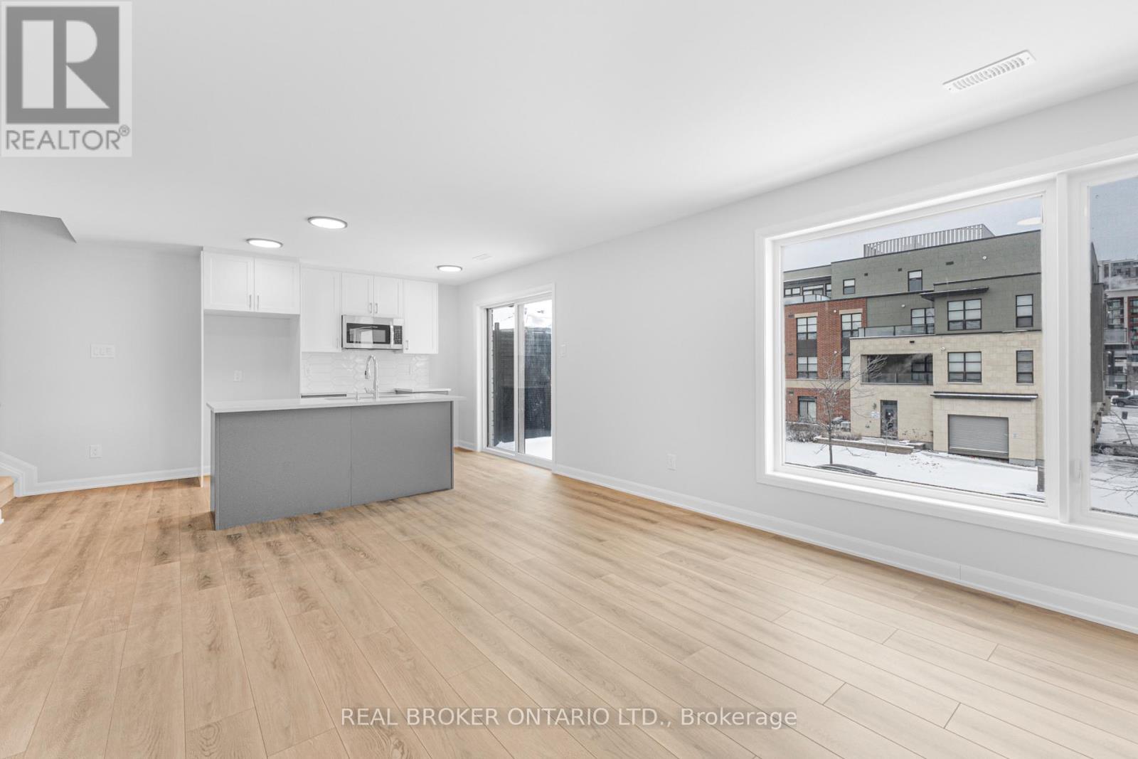 10 - 301 Glenroy Gilbert Drive, Ottawa, ON - Indoor Photo Showing Kitchen