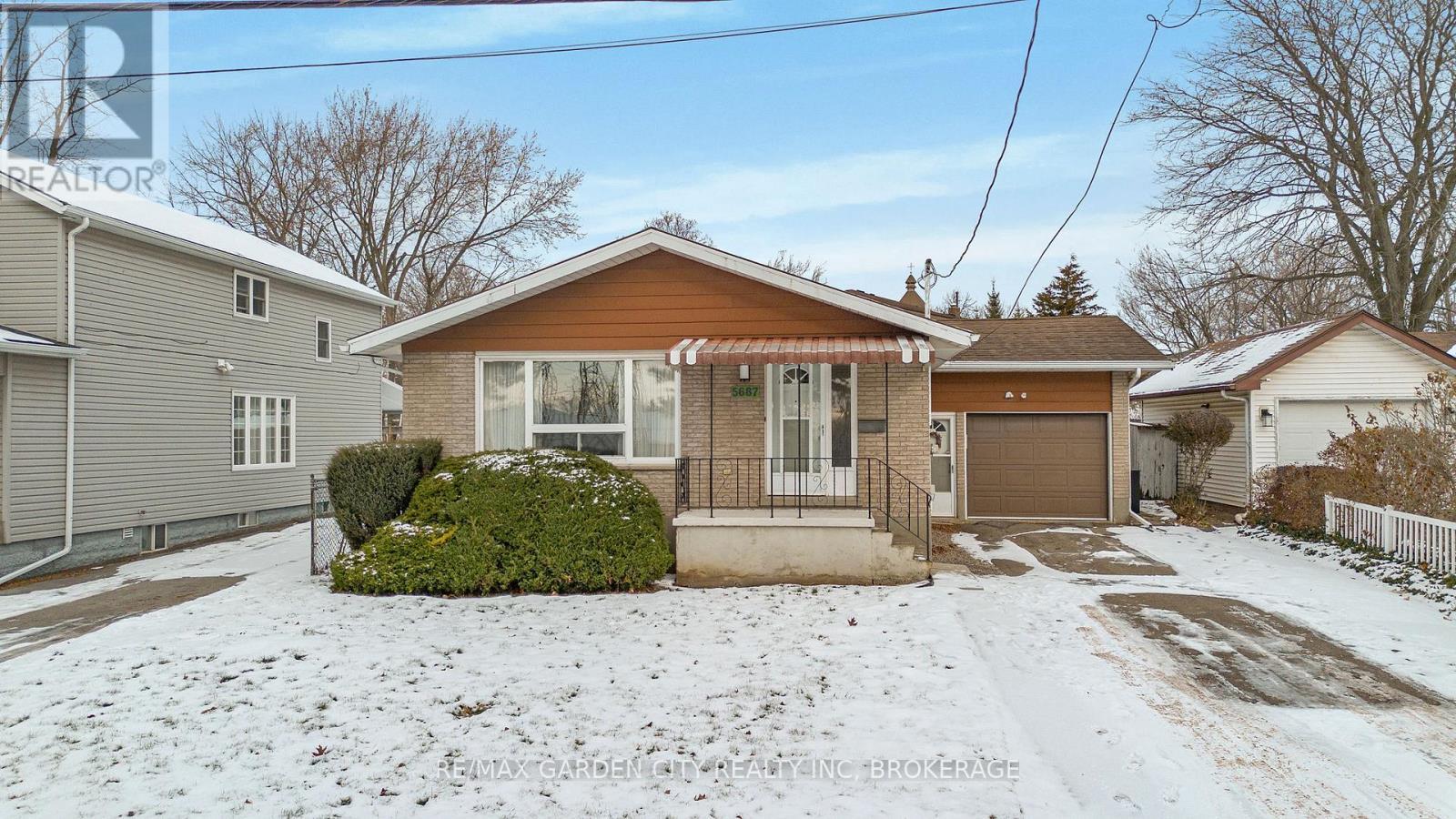 5687 Murray Street, Niagara Falls (Dorchester), ON - Outdoor