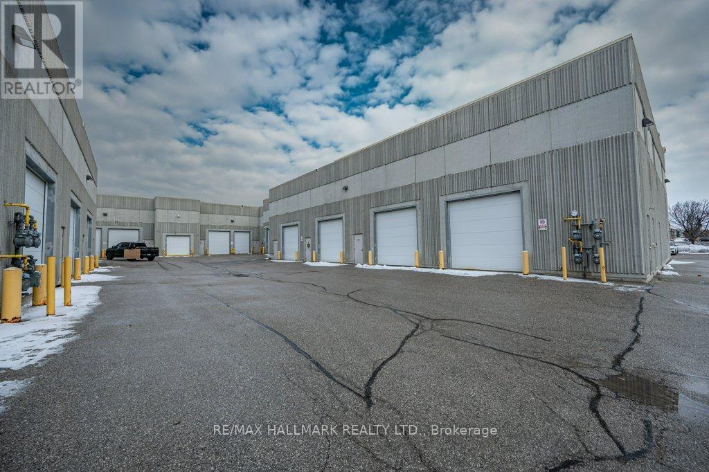 16 - 125 Don Hillock Drive, Aurora, ON