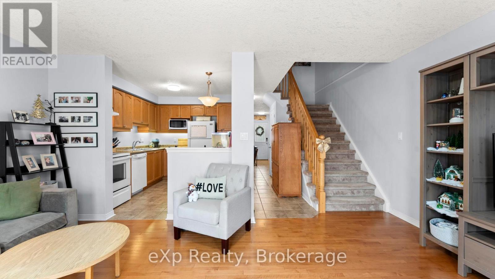 Open Concept Living - 78 - 409 Joseph Street, Saugeen Shores, ON - Indoor