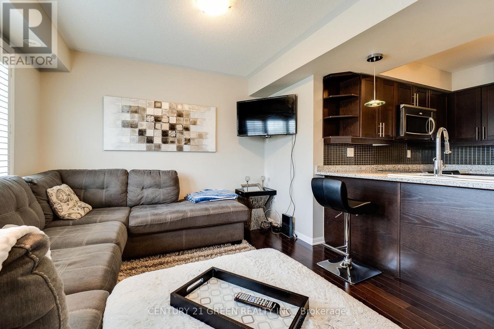 24 - 2614 Dashwood Drive, Oakville, ON - Indoor Photo Showing Living Room