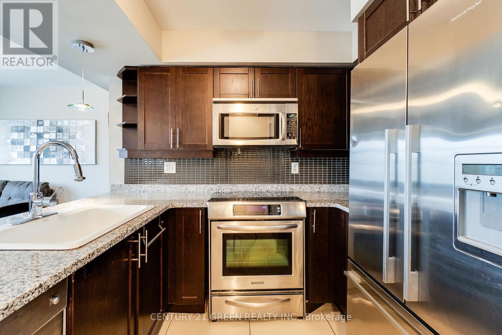 24 - 2614 Dashwood Drive, Oakville, ON - Indoor Photo Showing Kitchen With Upgraded Kitchen