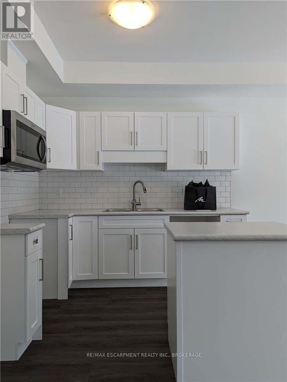 64 - 4552 Portage Road, Niagara Falls (Cherrywood), ON - Indoor Photo Showing Kitchen