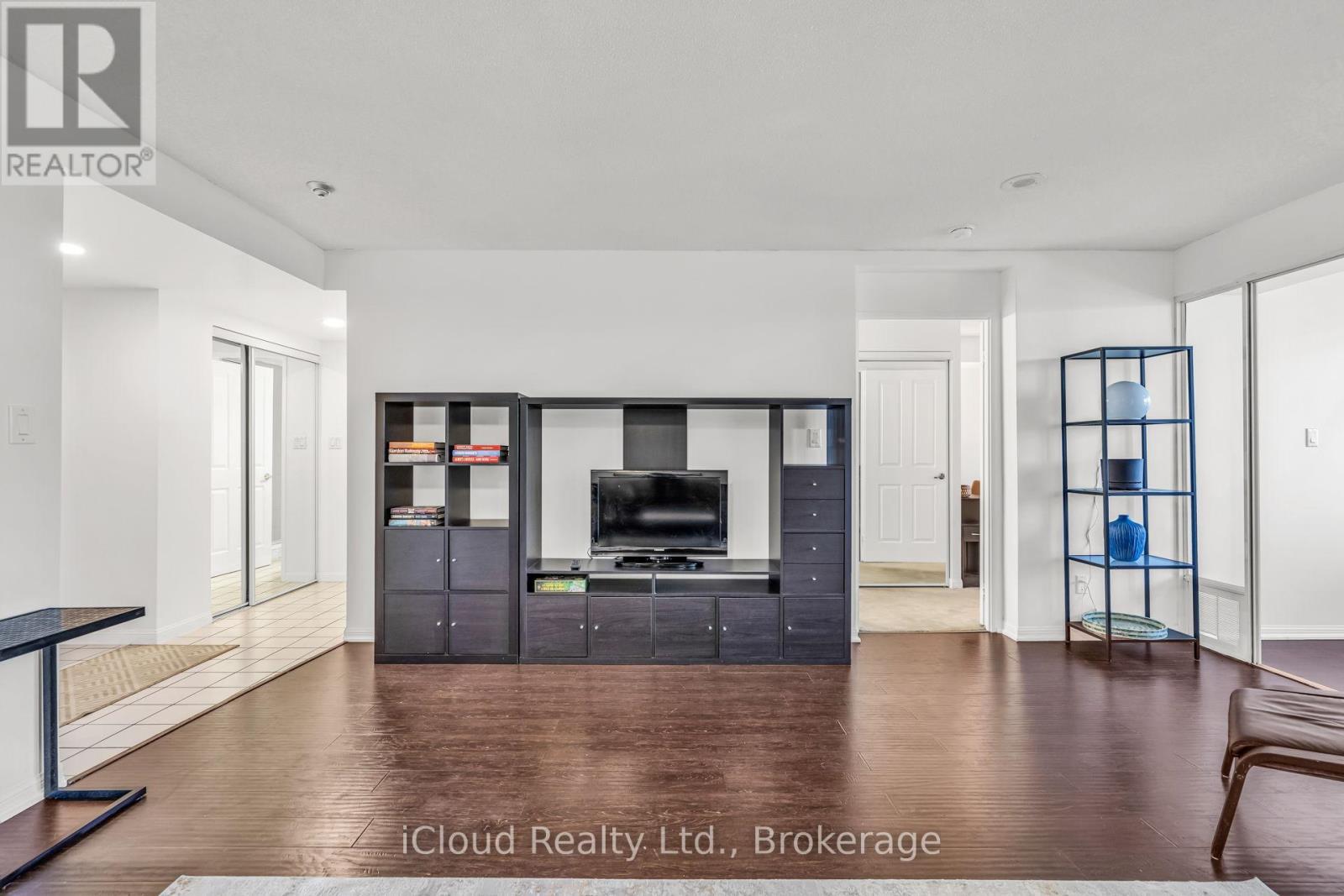 611 - 88 Corporate Drive, Toronto, ON - Indoor Photo Showing Living Room