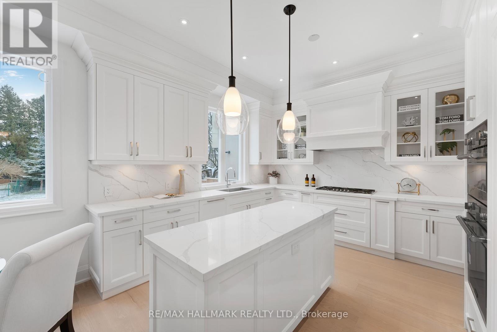42 Agar Crescent, Toronto, ON - Indoor Photo Showing Kitchen With Upgraded Kitchen